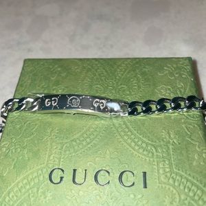 Brand new Gucci Men’s Skull Bracelet, 8 inches, Silver